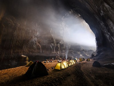 camp-hang-son-doong-cave-vietnam_72285_990x742.jpg